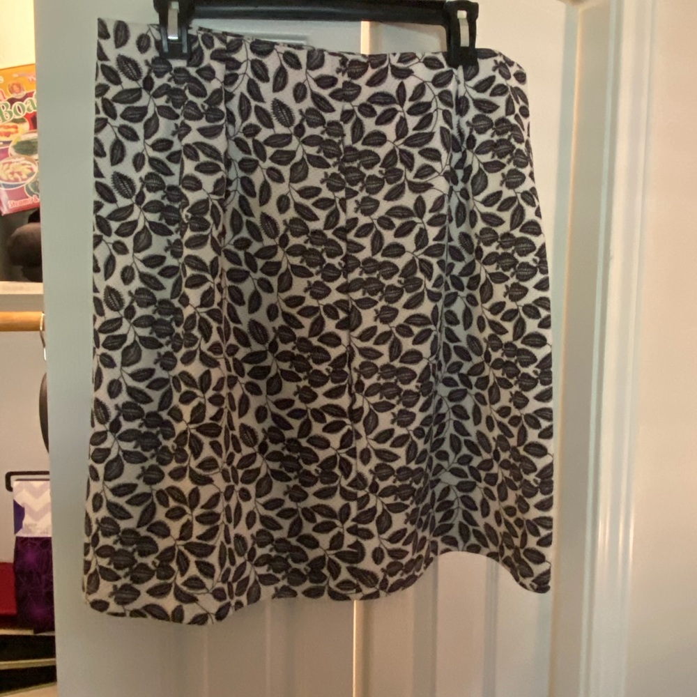 Cato Skirt black & white leaves print